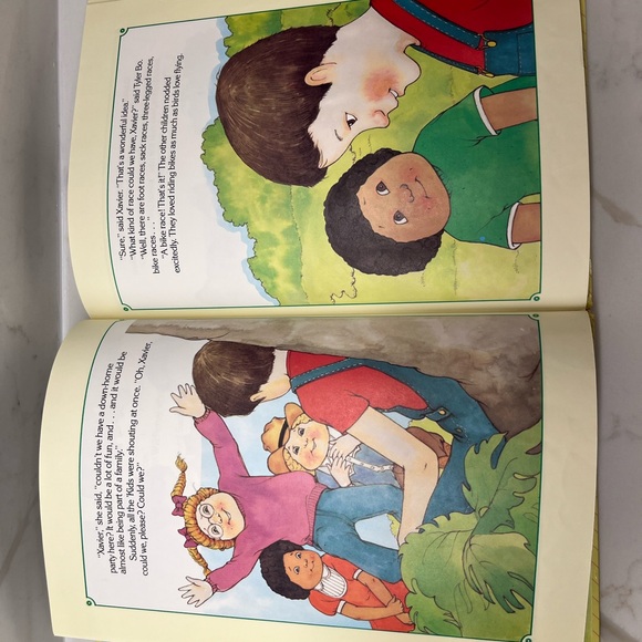 Pair Of Cabbage Patch Kids Parker Brothers Story Book Hardcover 1984 - Picture 7 of 7